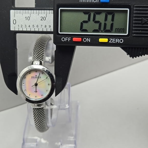 Womens Skagen Denmark Slim MOP Stain1ess Steel Bangle Quartz Watch New Battery - Picture 4 of 10